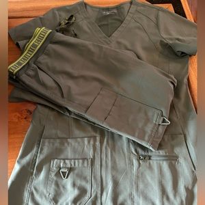 Med Couture olive green scrub top(M), petite small pant, worn a few times